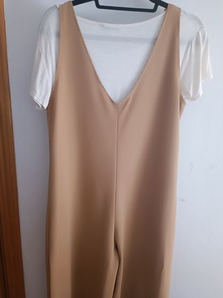 Mono beige y camiseta blanca - Talla única