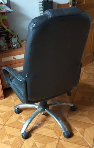 Silla oficina giratoria negra