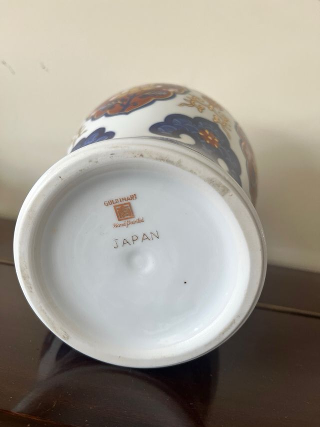 Jarrón japonés porcelana con detalles en oro
