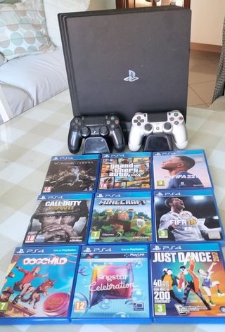 PS4, 2 mandos,  juegos y base ventilada y cargador