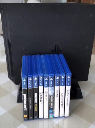 PS4, 2 mandos,  juegos y base ventilada y cargador