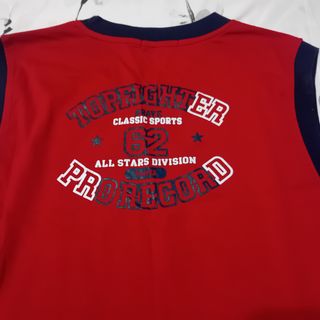 Canotta sportiva rossa e blu