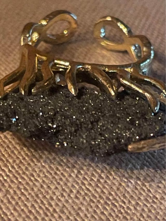 Anello in ottone con pietra lavica