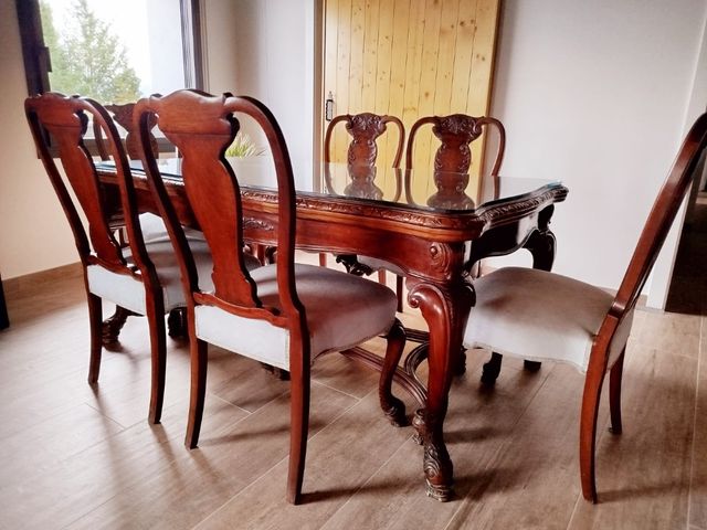 Conjunto Comedor: Mesa + 6 Sillas + 2 butacas