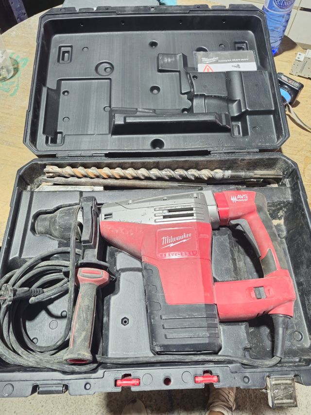 Martillo  taladro demoledor Milwaukee SDS-Max