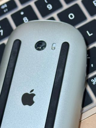 Apple Magic Mouse 2 (A1657) - Plata/Blanco