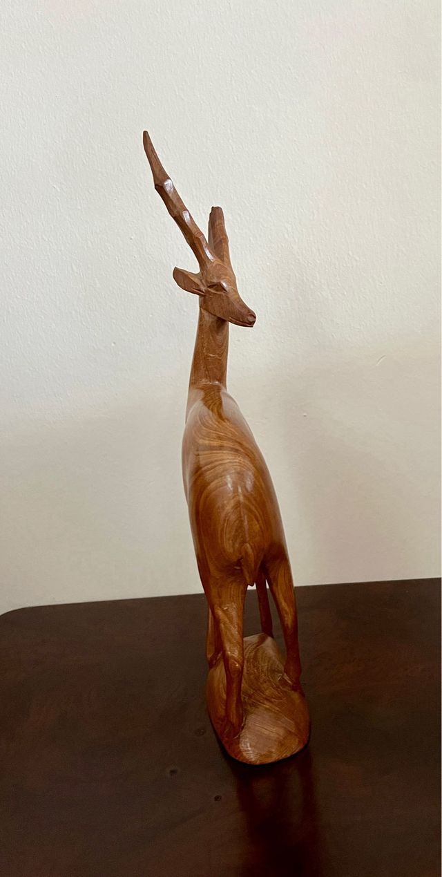 Figura ciervo africano en madera