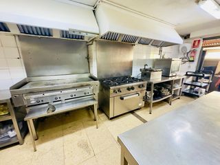 Restaurante equipado y funcionando. Se Traspasa