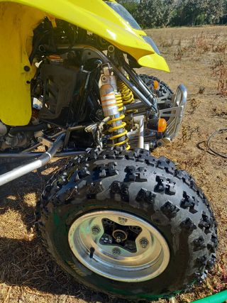 Quad Suzuki LTZ 400 amarillo