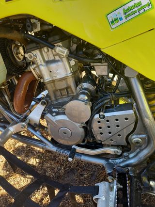 Quad Suzuki LTZ 400 amarillo