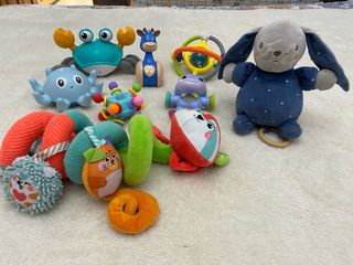 Lote juguetes para bebé.
