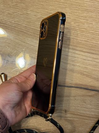 Carcasa iPhone 11 Pro Max con cordón