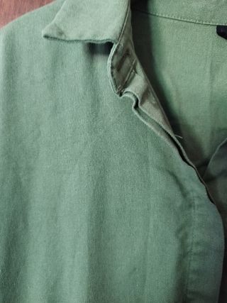 Vestido verde de algodón y lino