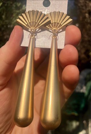 Pendientes dorados abanico