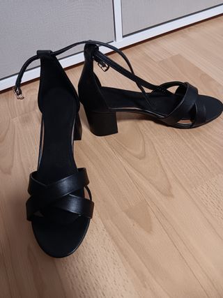 Sandalias negras mujer tacón bajo