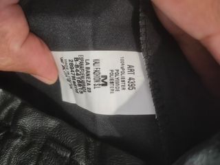 Shorts negros piel sintética talla M