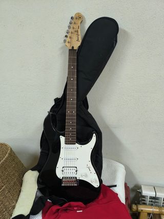 Yamaha Pacifica 012 - Guitarra eléctrica