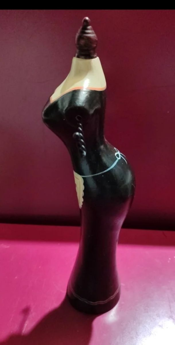 exposição de jóias de busto de manequim