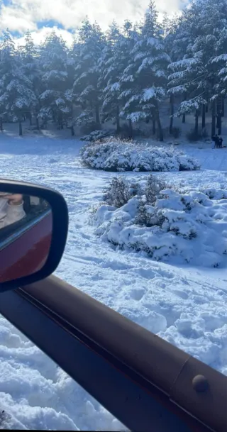 Casa cueva vacacional  jardín y jacuzzi exterior