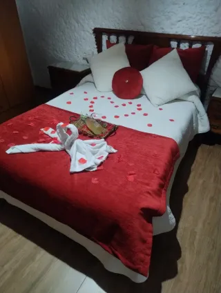 Casa cueva vacacional  jardín y jacuzzi exterior