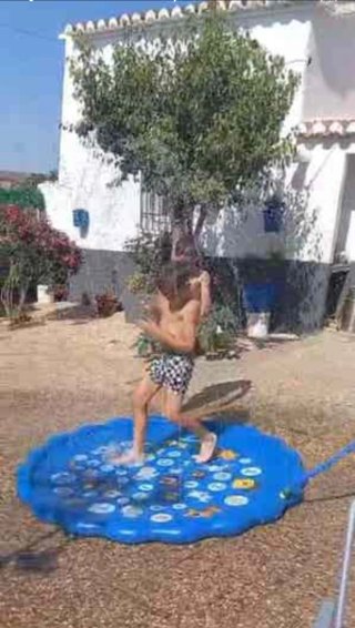 Casa cueva vacacional  jardín y jacuzzi exterior