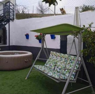 Casa cueva vacacional  jardín y jacuzzi exterior