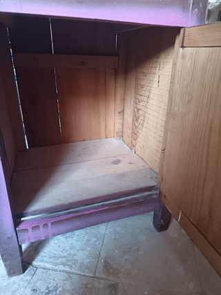 Mesita noche antigua de madera