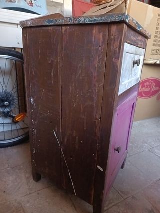 Mesita noche antigua de madera