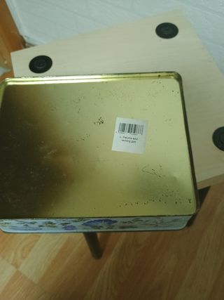 Caja metálica vintage flores