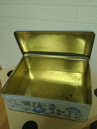 Caja metálica vintage flores