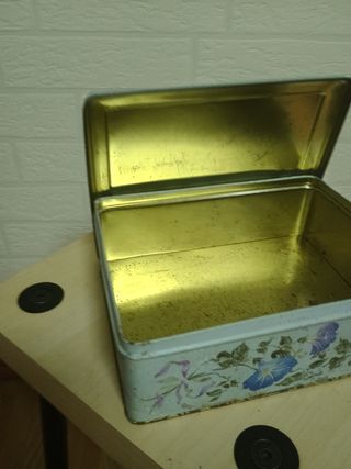 Caja metálica vintage flores