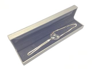 manita oro 18k con piedra con circonita