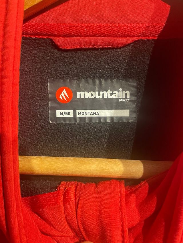 Chaqueta roja Mountain M