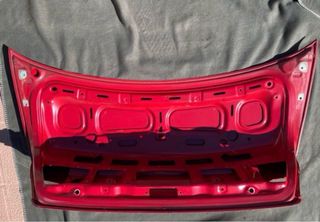 Portón trasero BMW E46 rojo