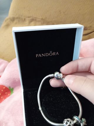 Pulsera Pandora cierre de corazón.