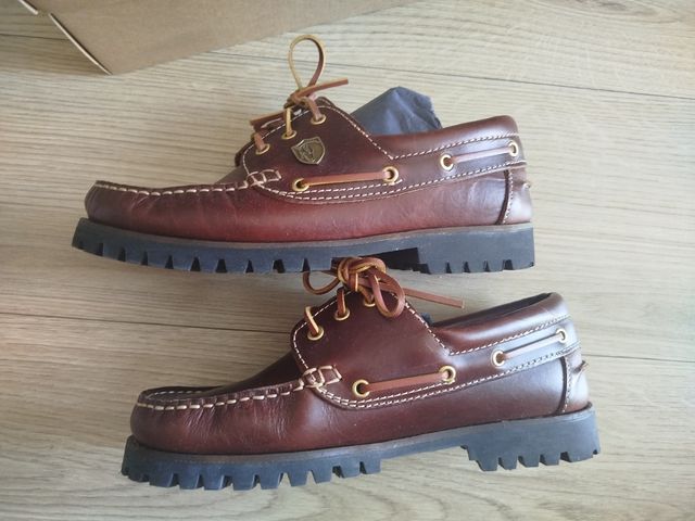 Náuticos LA GARROCHA marrón, talla 40. Sin usar.