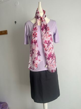 Conjunto falda y blusa morado