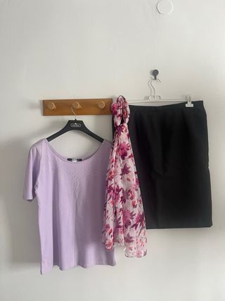 Conjunto falda y blusa morado