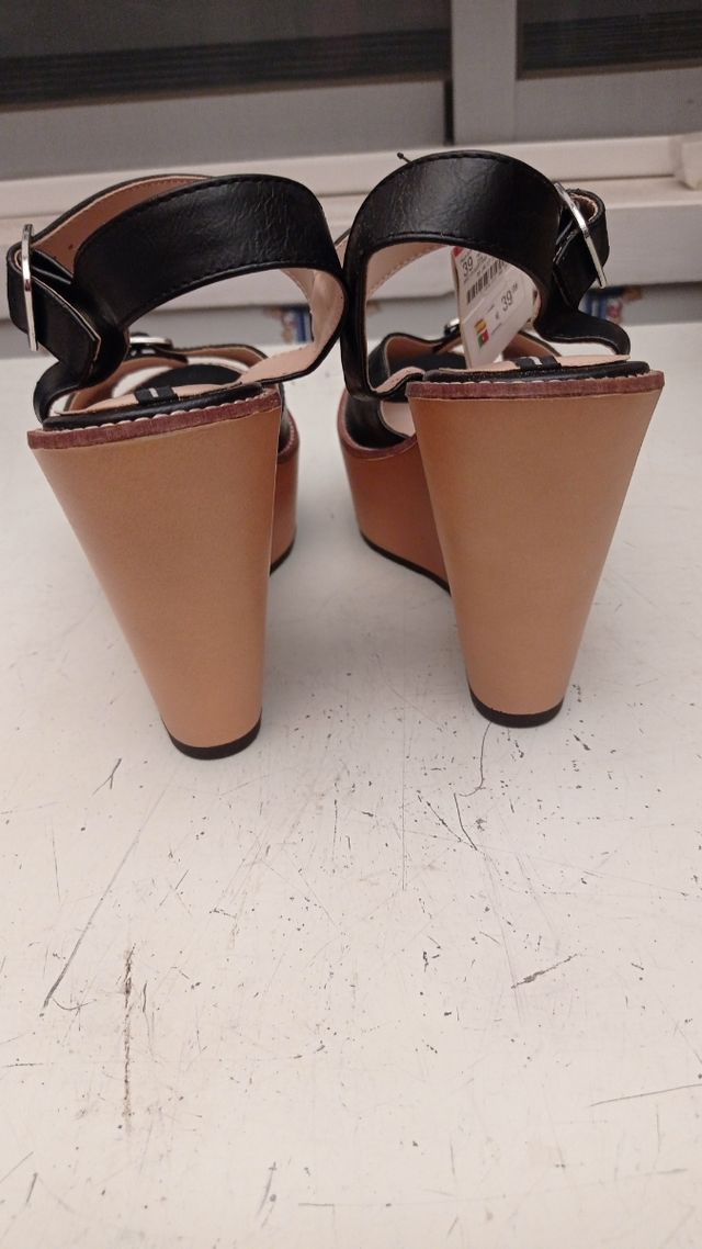 Sandalias cuña negras