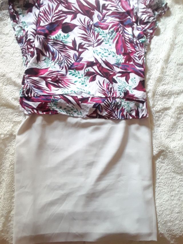 Blusa estampada rosa fucsia,con verde  y blanca