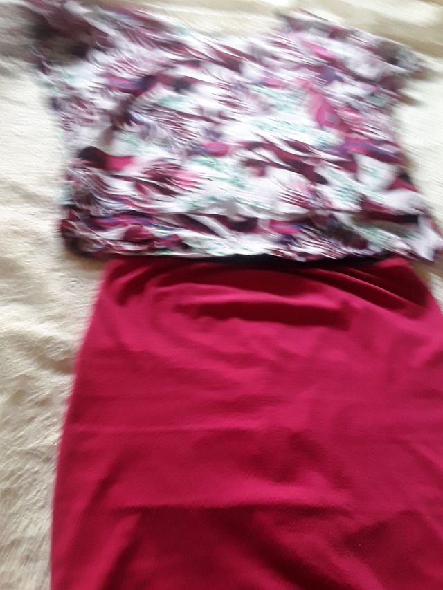 Blusa estampada rosa fucsia,con verde  y blanca