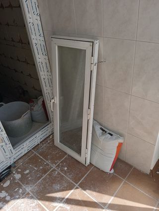 Ventanas y puerta aluminio blanco
