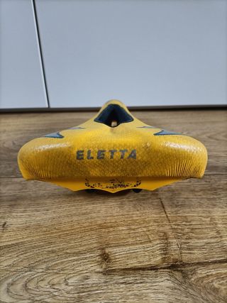 Sella bici gialla vintage