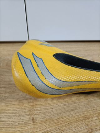 Sella bici gialla vintage