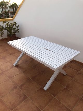 Mesa blanca exterior aluminio