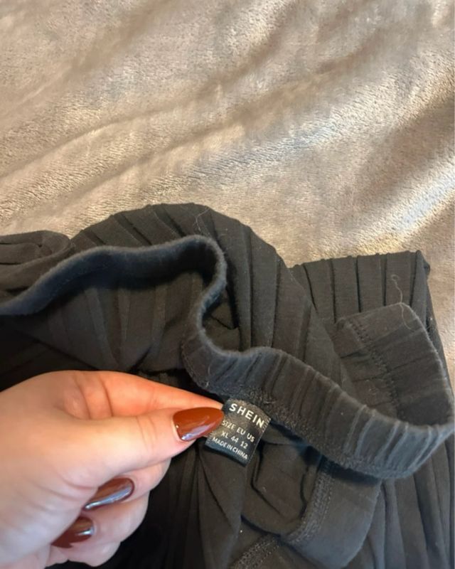 Minigonna nera a costine