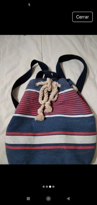Mochila rayada azul y rojo