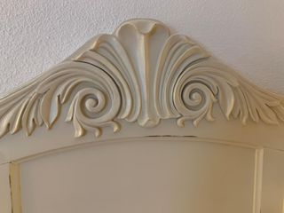 Cabecero vintage tallado cama 135-150 blanco beige