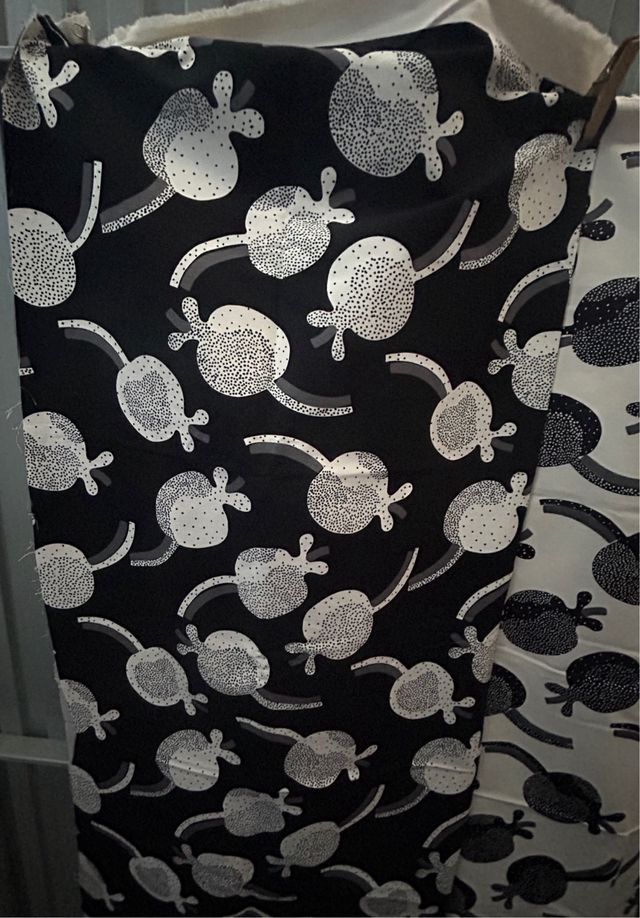 Visillo, dos caidas, dos cojines y cinta sin usar