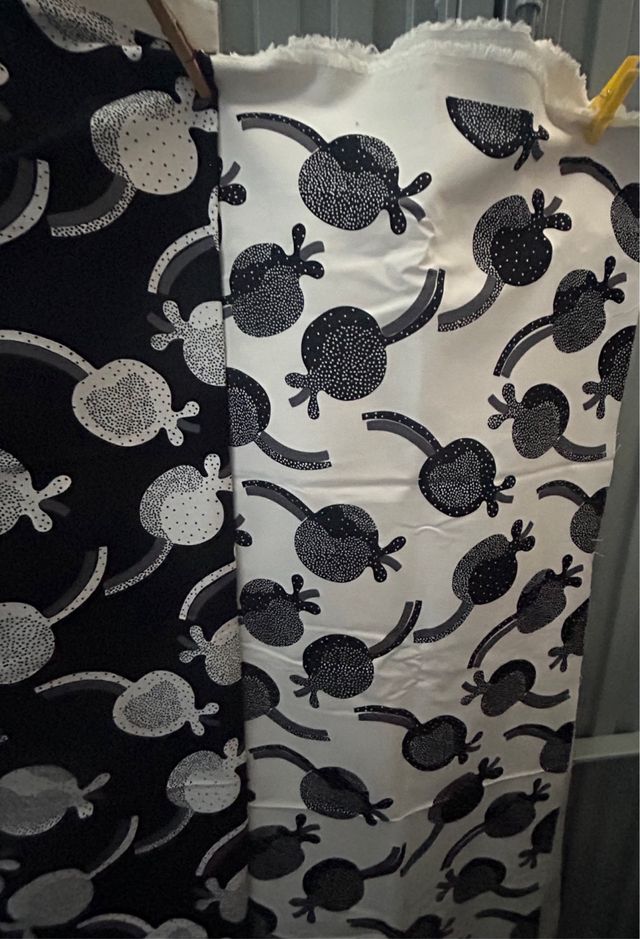 Visillo, dos caidas, dos cojines y cinta sin usar